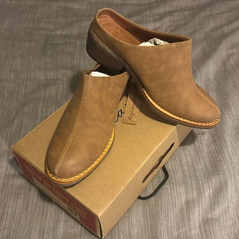NIB - American Rag - Segovia Mule- Saddle - Size 8